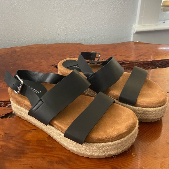 BAMBOO Shoes - Black Strap Platform Sandals